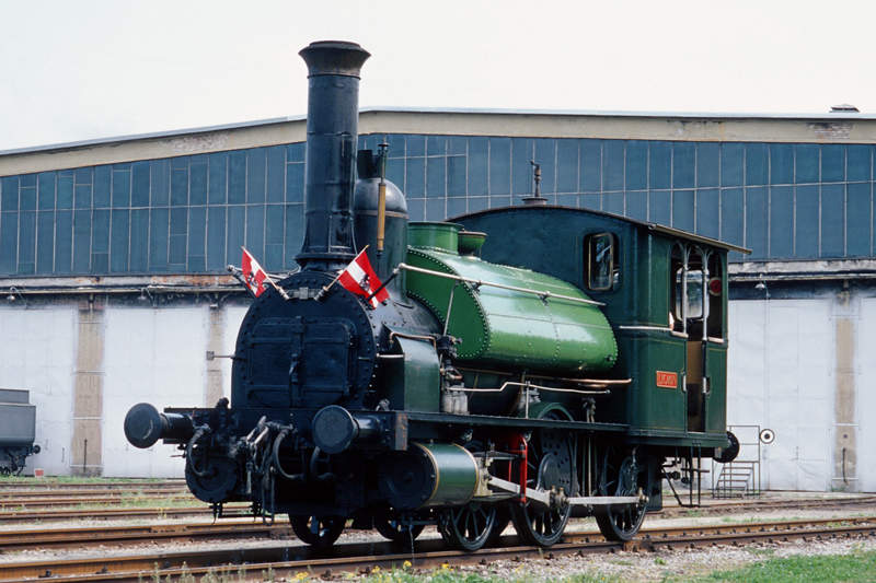 Bild Abb. 15: LICAON, kkStB Reihe 289, Umbau aus 1B-Schlepptenderlokomotive der KFNB Reihe VII (SILESIA-Klasse), John Haswell 1851, im Eisenbahnmuseum Straßhof. Photographie: Herbert Ortner.